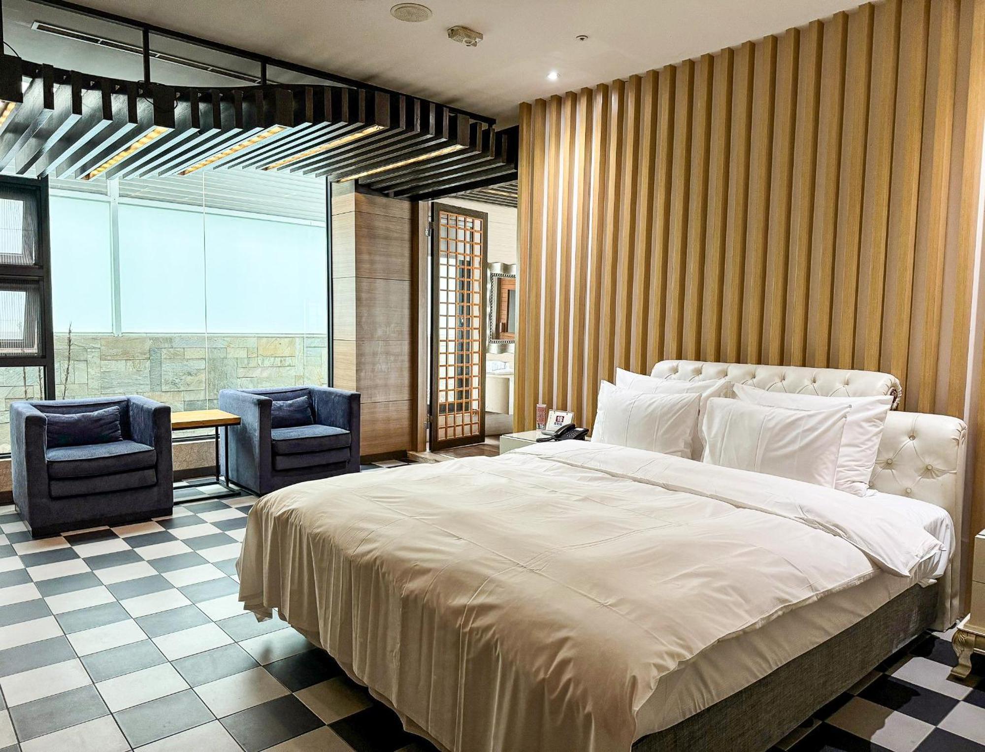 All-Ur Boutique Motel - Taichung Branch Екстер'єр фото