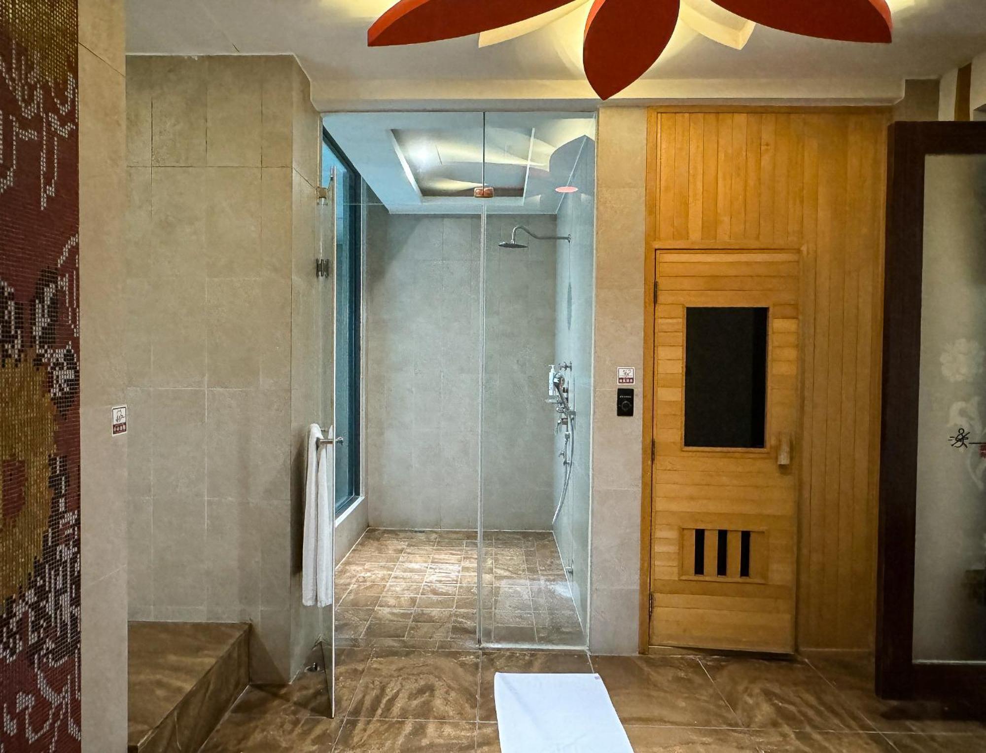 All-Ur Boutique Motel - Taichung Branch Екстер'єр фото
