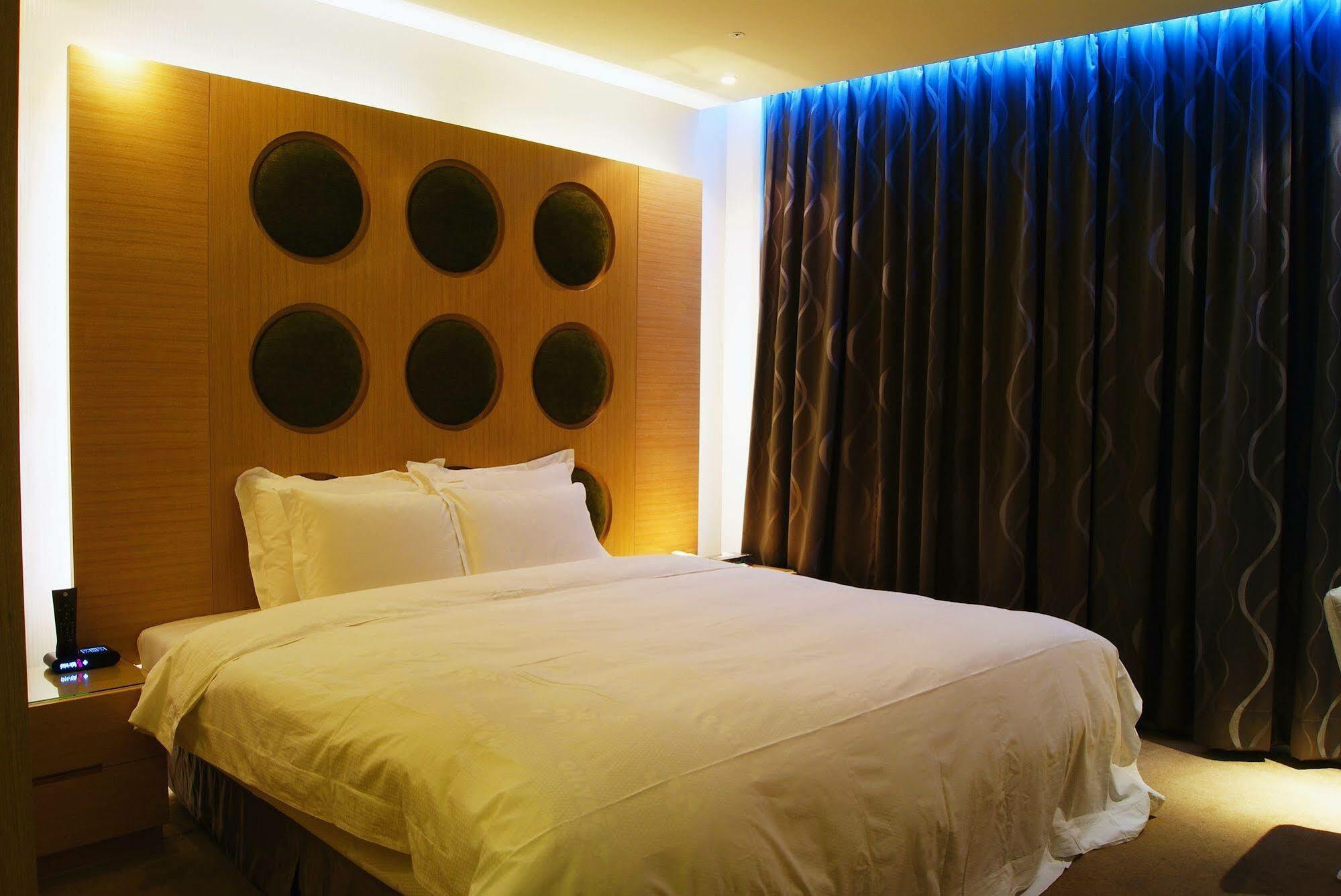All-Ur Boutique Motel - Taichung Branch Екстер'єр фото