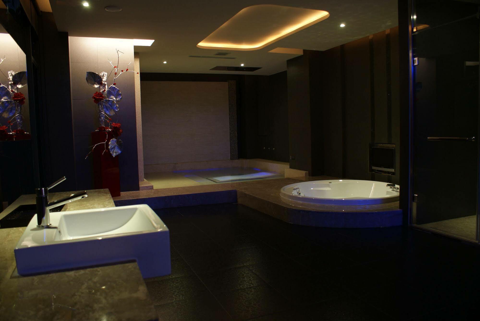 All-Ur Boutique Motel - Taichung Branch Екстер'єр фото