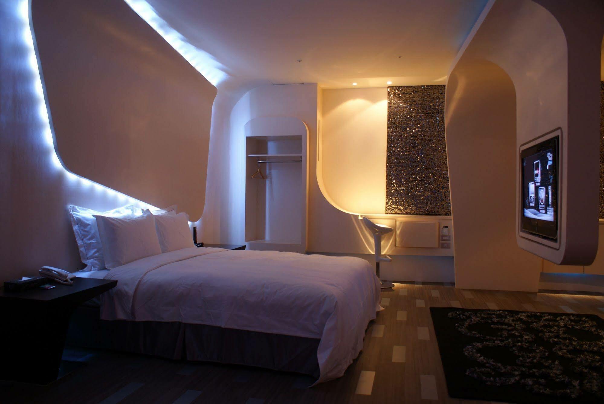 All-Ur Boutique Motel - Taichung Branch Екстер'єр фото